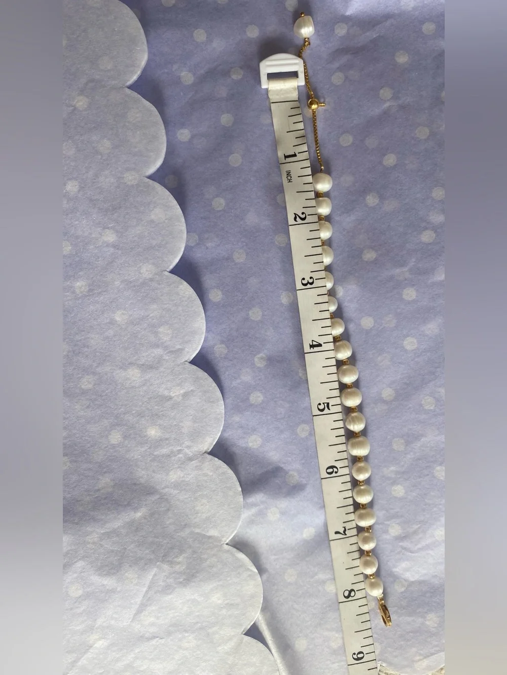 Pearl and gold bracelet with adjustable closure